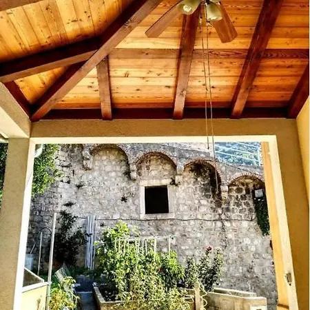 House Ina Πανσιόν