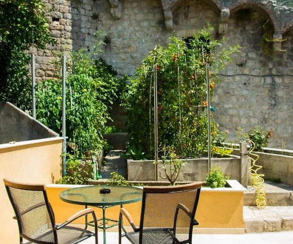 House Ina 3* Ston