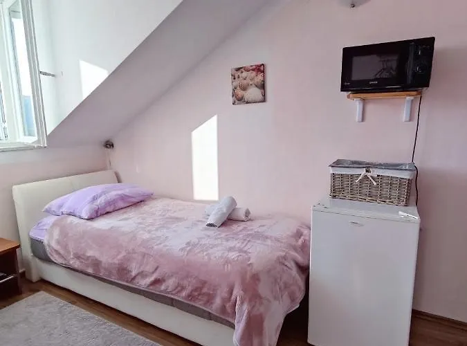 House Ina 3* Ston