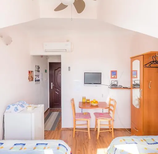 House Ina 3* Ston