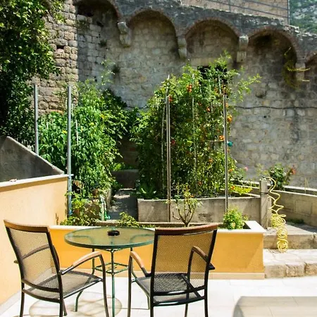 House Ina 3* Ston
