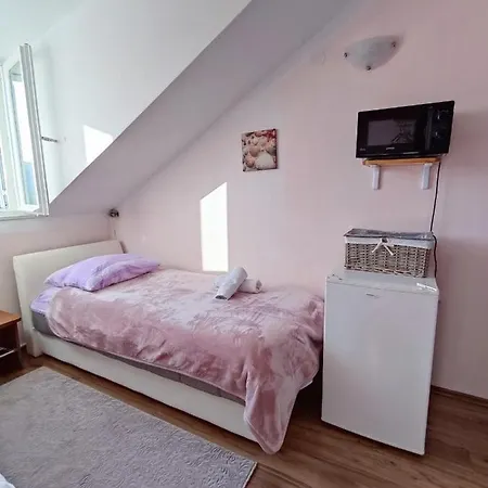 House Ina 3* Ston