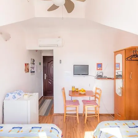 House Ina 3* Ston